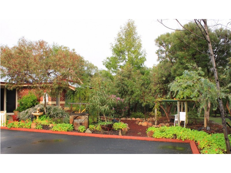 7 Roberts Road, Leschenault WA 6233