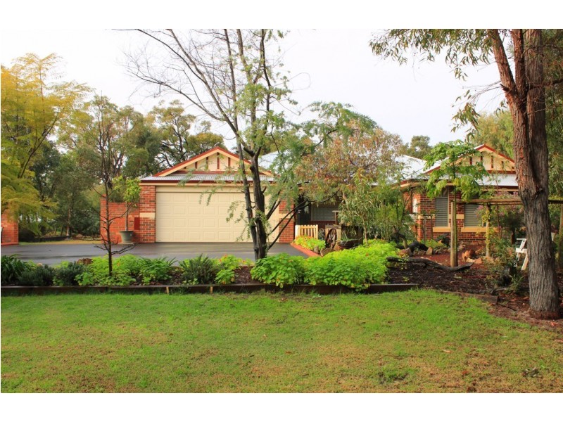 7 Roberts Road, Leschenault WA 6233