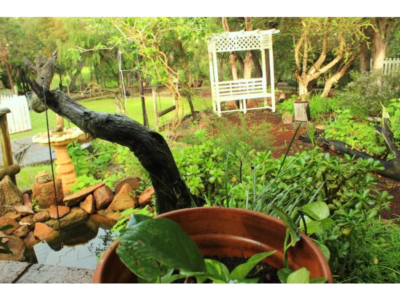 7 Roberts Road, Leschenault WA 6233