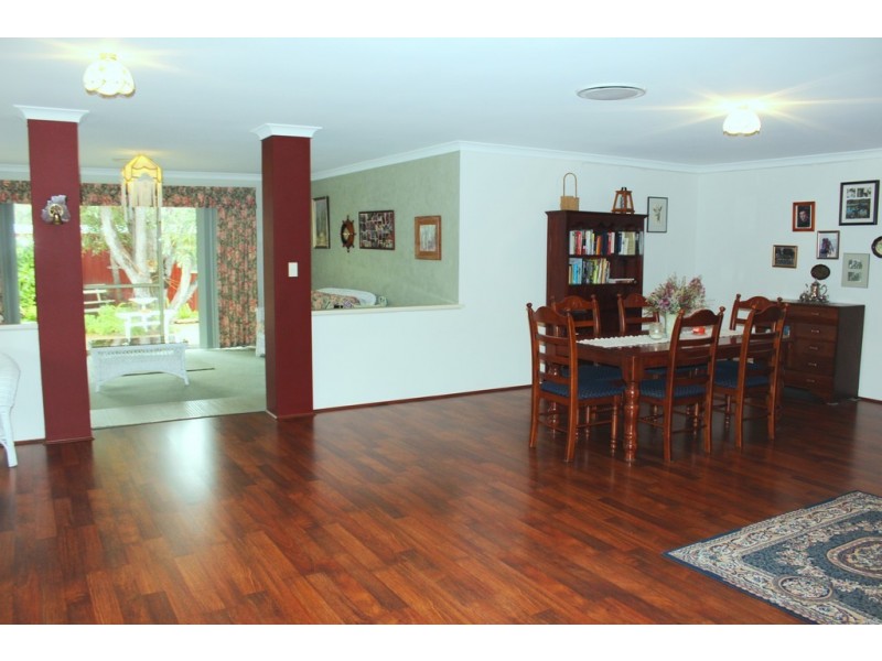 7 Roberts Road, Leschenault WA 6233