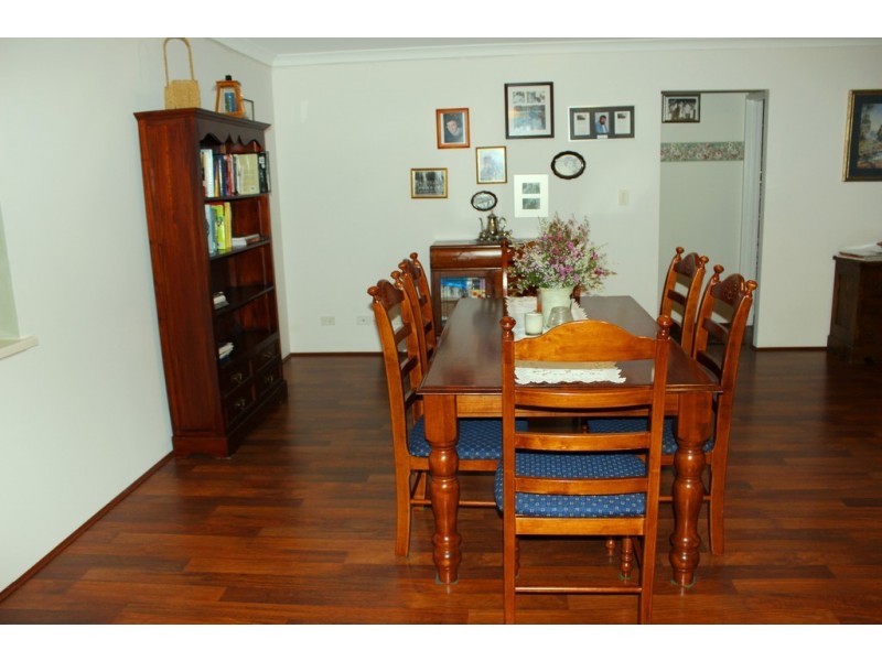 7 Roberts Road, Leschenault WA 6233