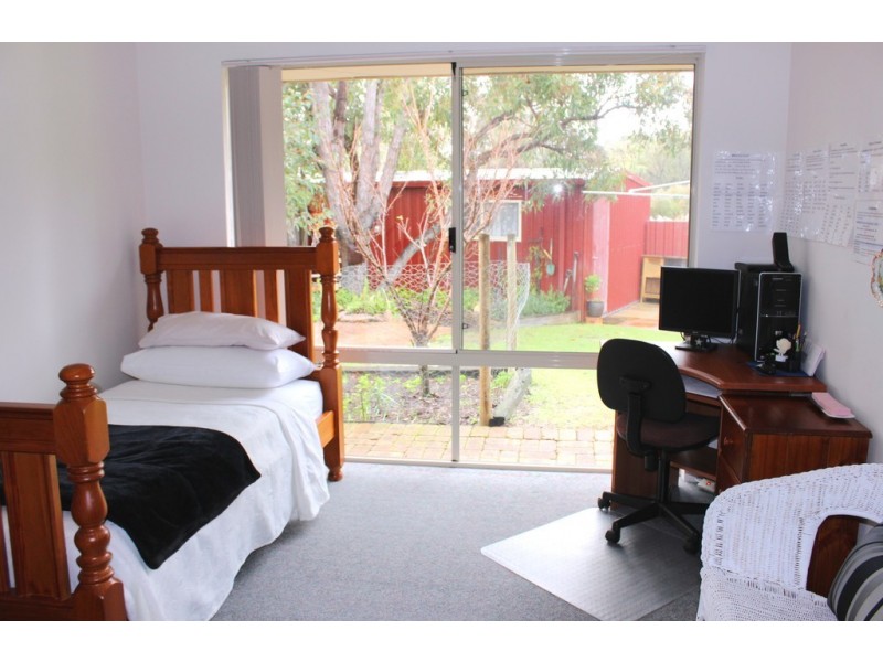 7 Roberts Road, Leschenault WA 6233