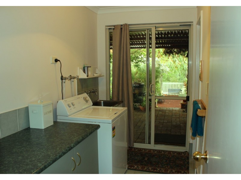 7 Roberts Road, Leschenault WA 6233