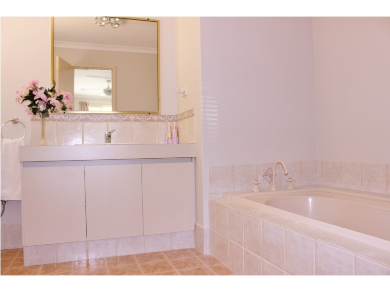 11 Salers Close, Eaton WA 6232