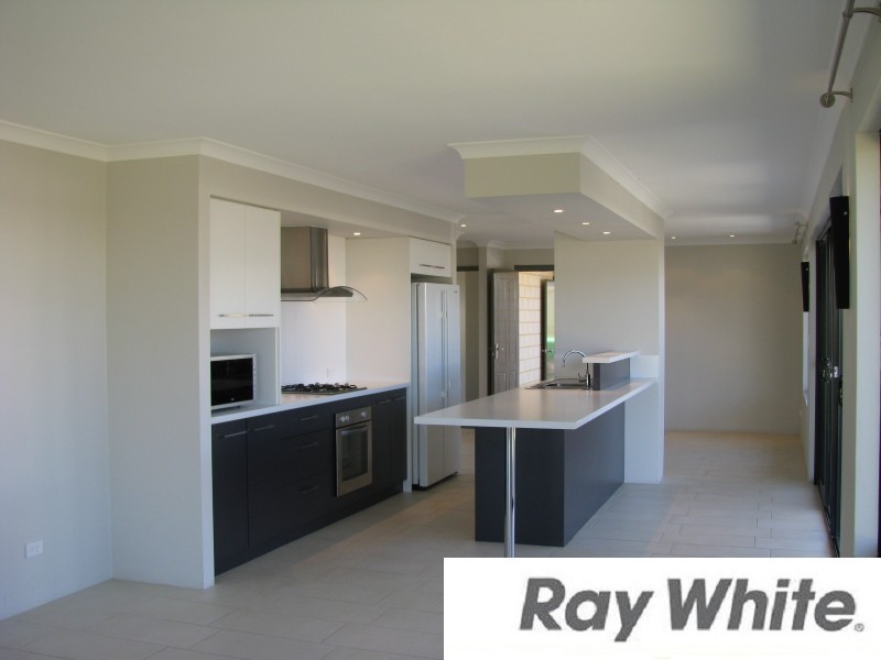 14 Oxley Pass, Dalyellup WA 6230