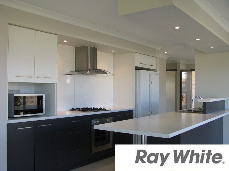 14 Oxley Pass, Dalyellup WA 6230