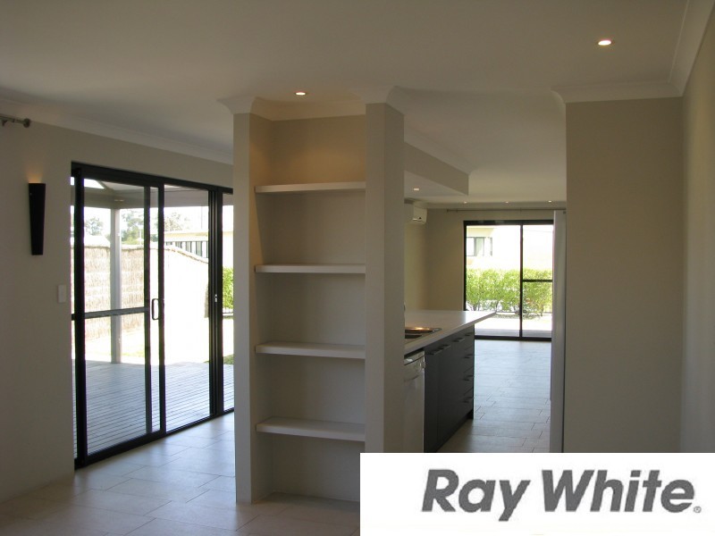 14 Oxley Pass, Dalyellup WA 6230