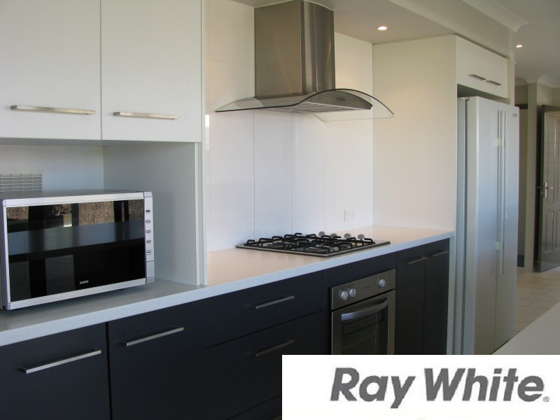 14 Oxley Pass, Dalyellup WA 6230