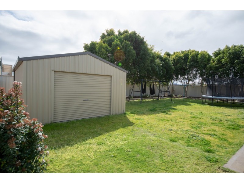 15 Zircon Way, Australind WA 6233