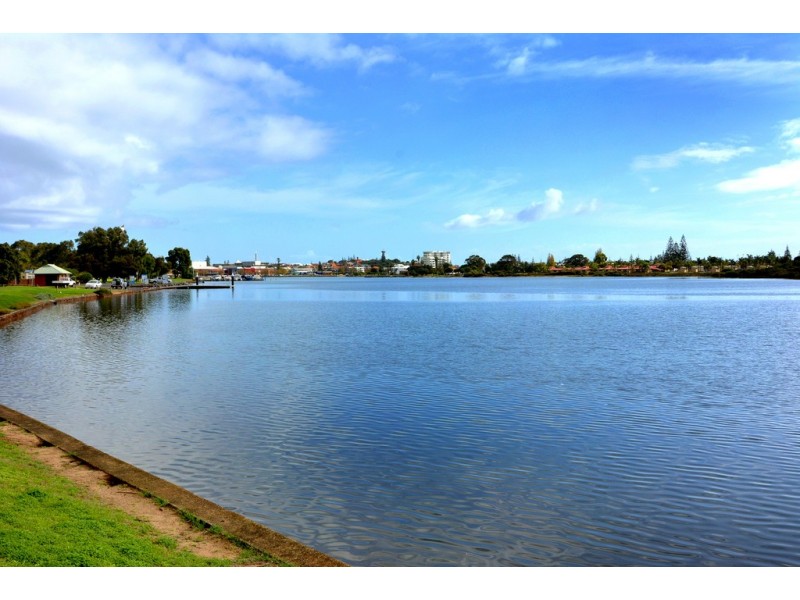 2/137 Stirling Street, Bunbury WA 6230