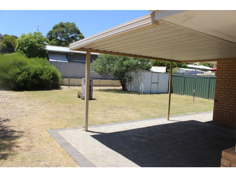11 Lincoln Grove, College Grove WA 6230
