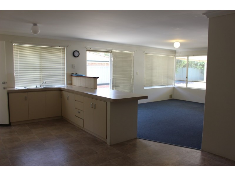 11 Lincoln Grove, College Grove WA 6230