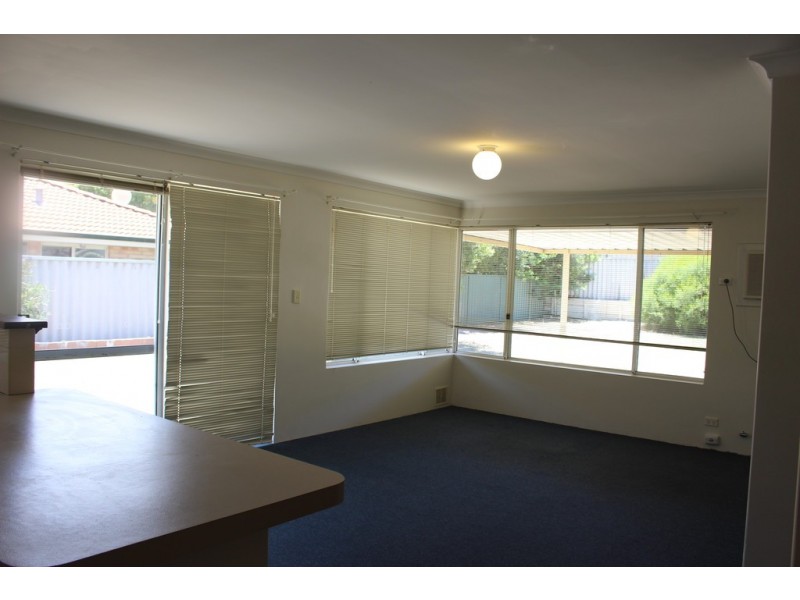 11 Lincoln Grove, College Grove WA 6230