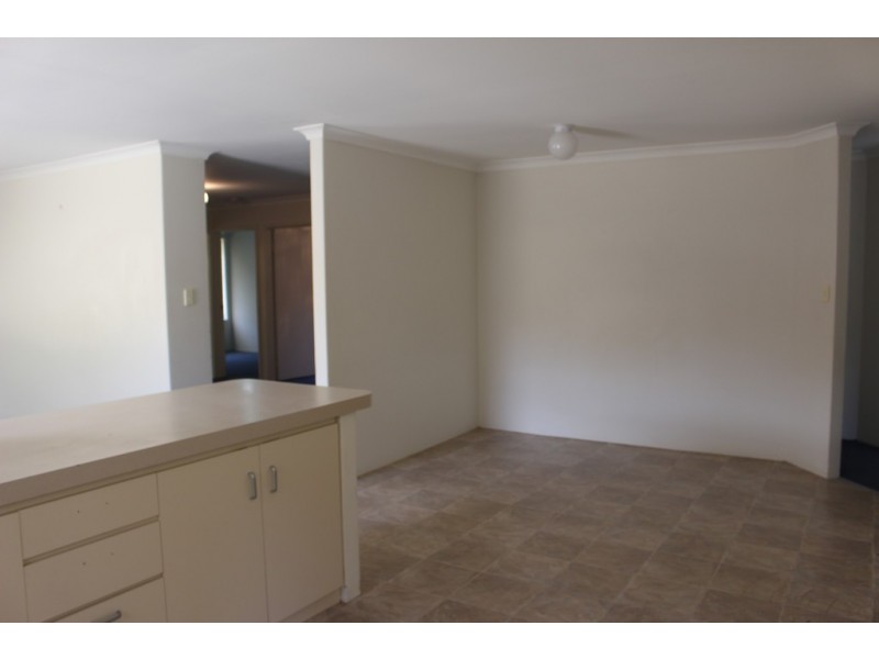 11 Lincoln Grove, College Grove WA 6230