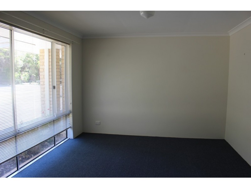 11 Lincoln Grove, College Grove WA 6230