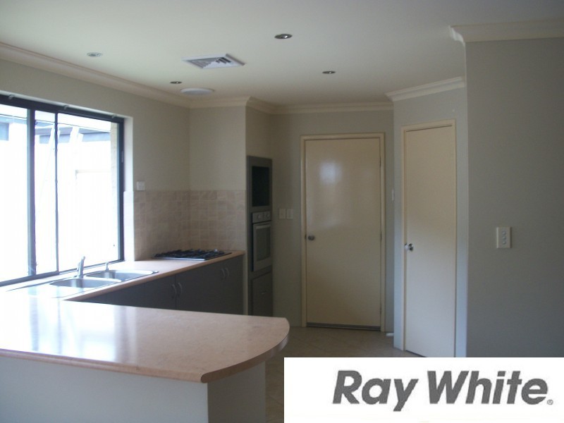 8 Possum Way, College Grove WA 6230