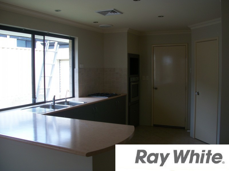 8 Possum Way, College Grove WA 6230