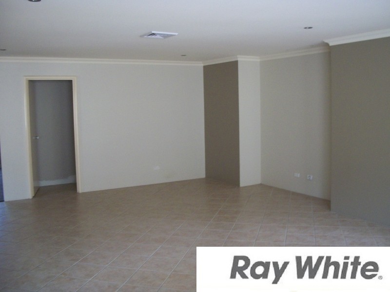 8 Possum Way, College Grove WA 6230