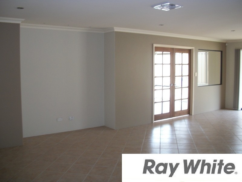 8 Possum Way, College Grove WA 6230