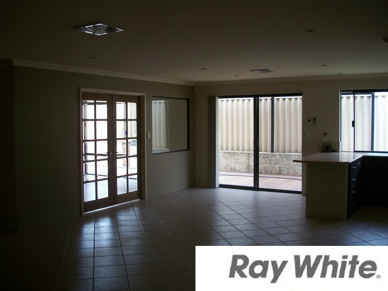 8 Possum Way, College Grove WA 6230