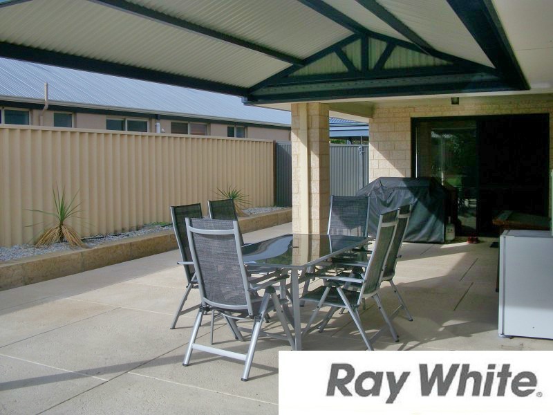 33 Swan Avenue, Millbridge WA 6232