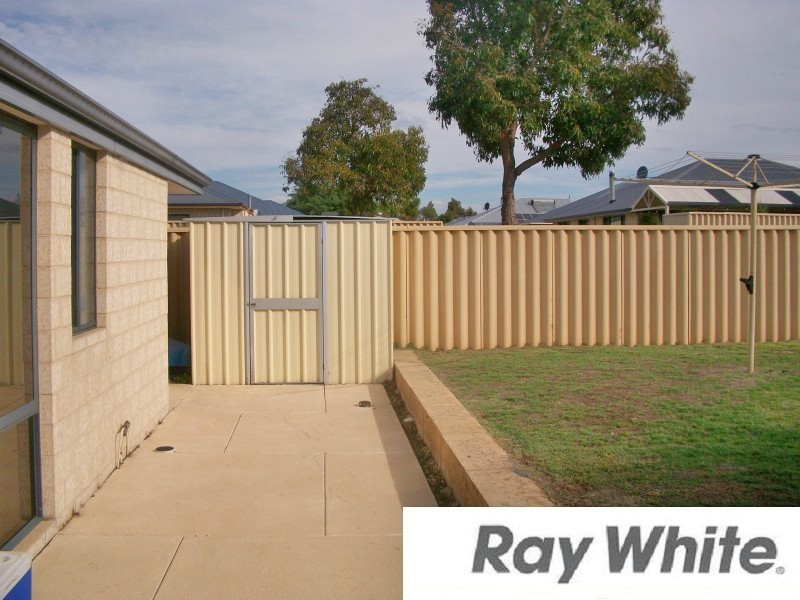 33 Swan Avenue, Millbridge WA 6232