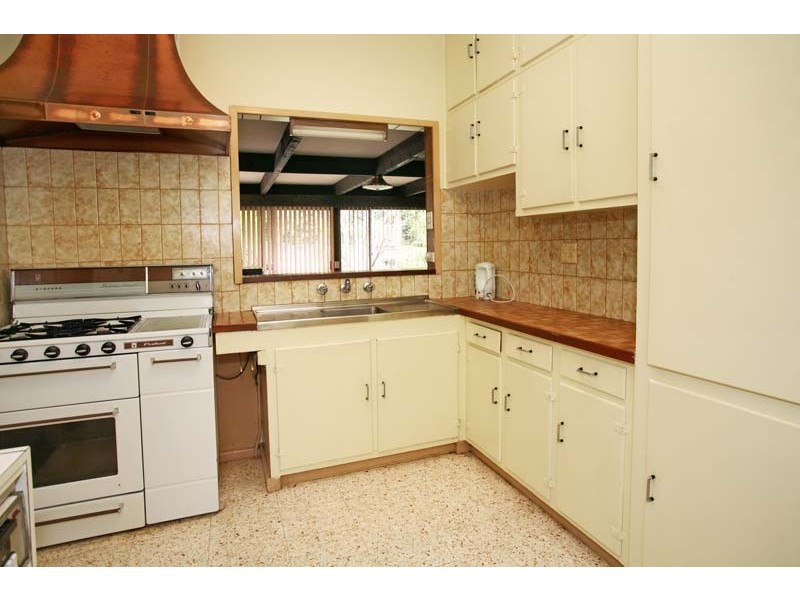 16  Hiddleston Avenue, Box Hill South VIC 3128