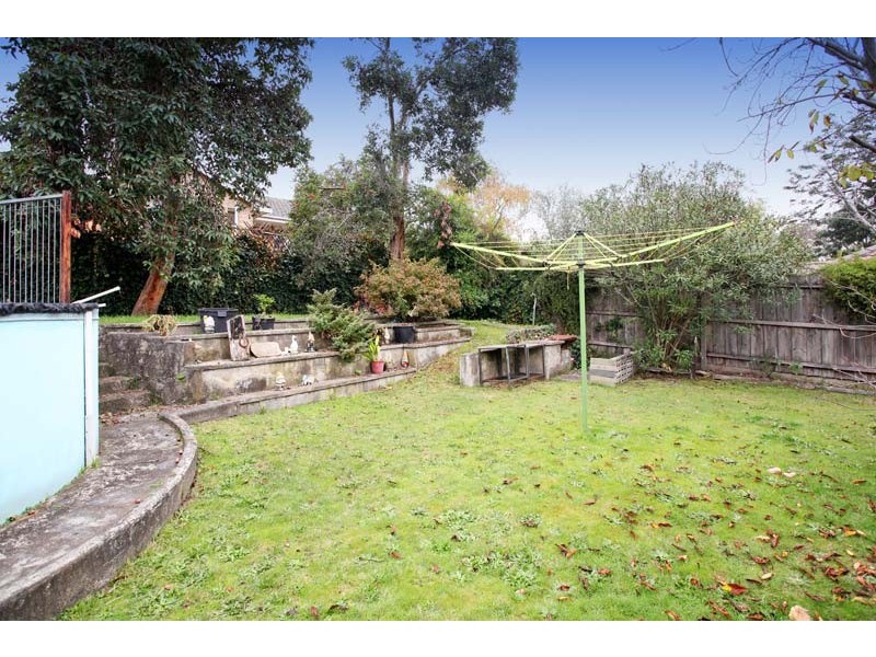 16 Hiddleston Avenue, Box Hill South VIC 3128