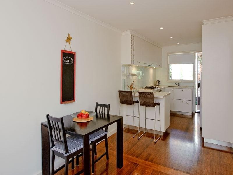 2/7 Lyndhurst Crescent, Hawthorn VIC 3122