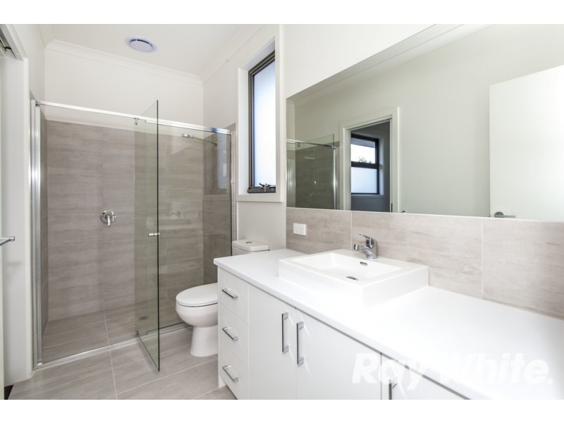 2/15 Farleigh Avenue, Burwood VIC 3125