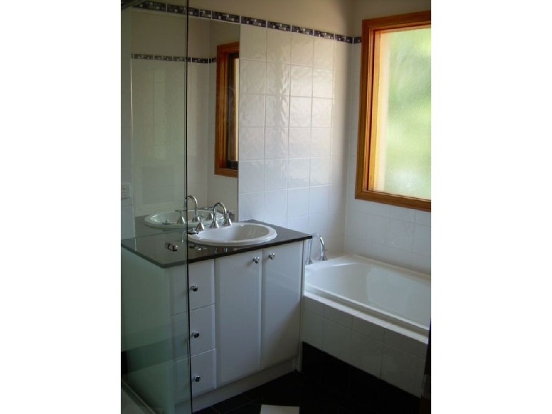 2/5 Frank Street, Doncaster VIC 3108