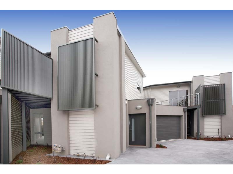 1/4 Dora Avenue, Blackburn VIC 3130