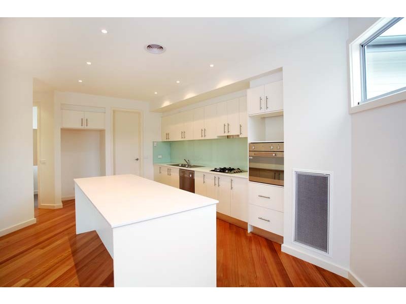 1/4 Dora Avenue, Blackburn VIC 3130