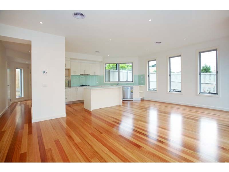 1/4 Dora Avenue, Blackburn VIC 3130