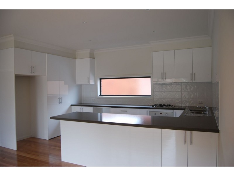 1/2 Montpellier Rd, Burwood VIC 3125