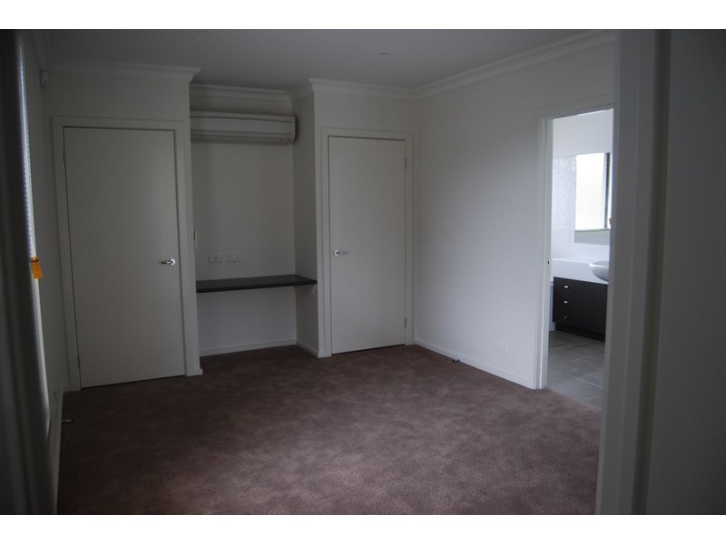 1/2 Montpellier Rd, Burwood VIC 3125