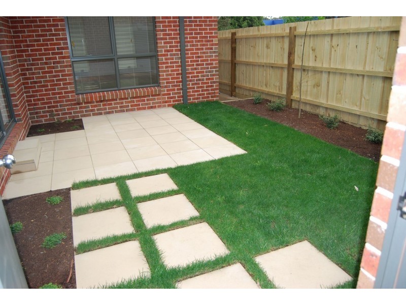 1/2 Montpellier Rd, Burwood VIC 3125