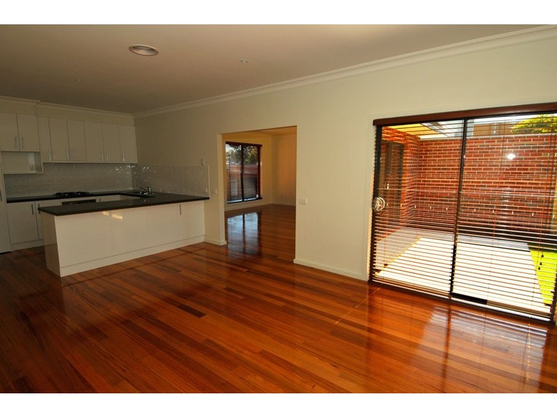 1/2 Montpellier Rd, Burwood VIC 3125