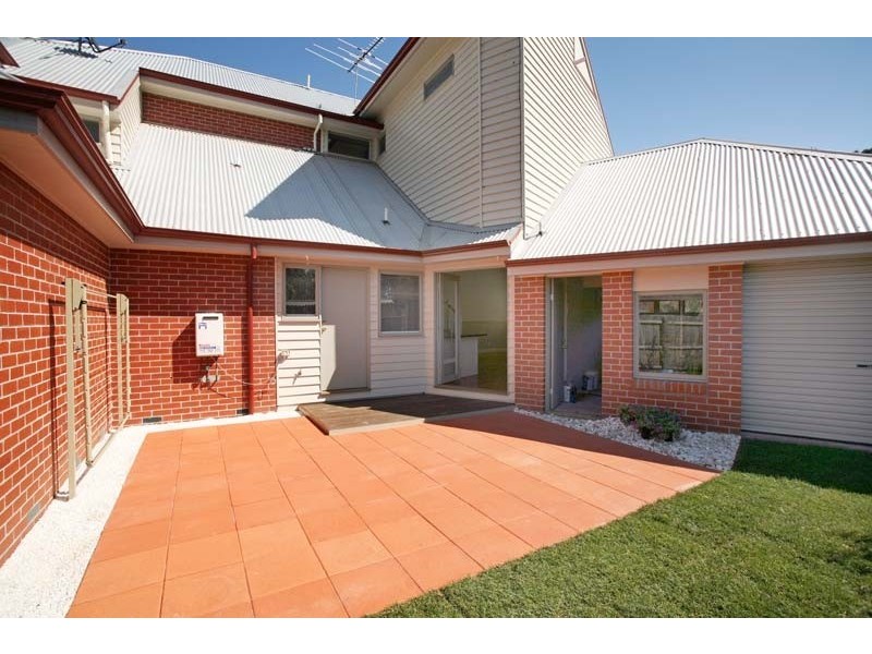 16 Warburton Rd, Canterbury VIC 3126