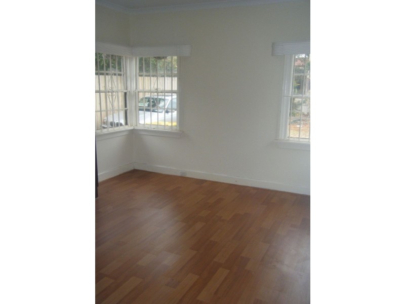 41 Station St, Burwood VIC 3125