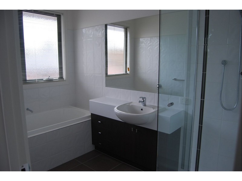 1/2 Montpellier Rd, Mount Waverley VIC 3149