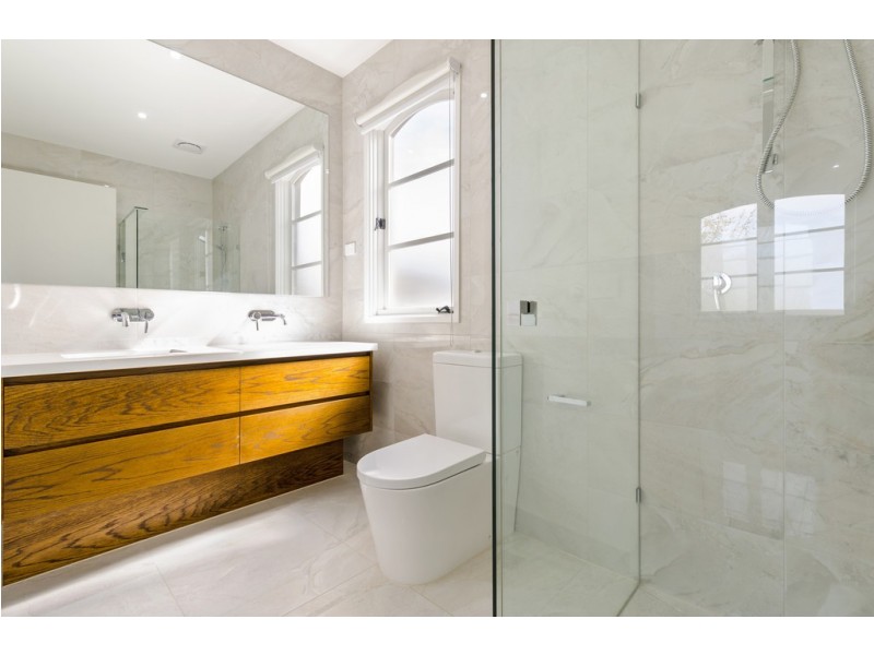 2/3 Lodge Road, Camberwell VIC 3124