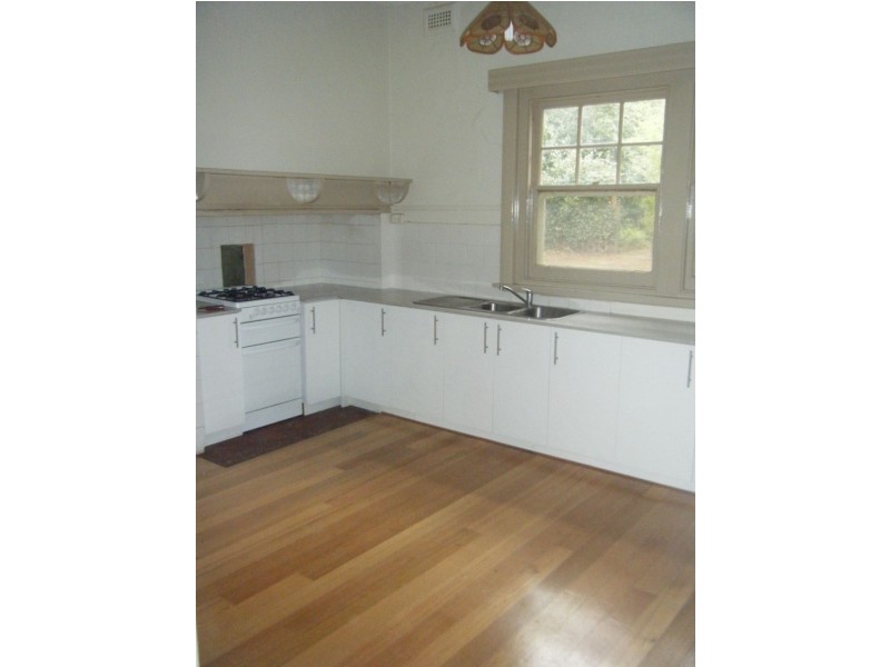 690 Whitehorse Rd, Mont Albert VIC 3127