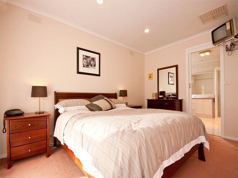 11 Houston Crt, Box Hill South VIC 3128