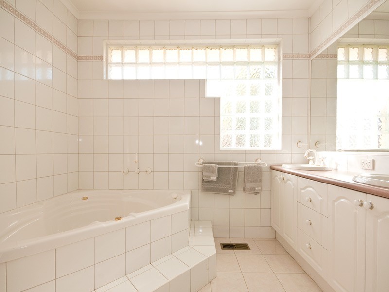 11 Houston Crt, Box Hill South VIC 3128