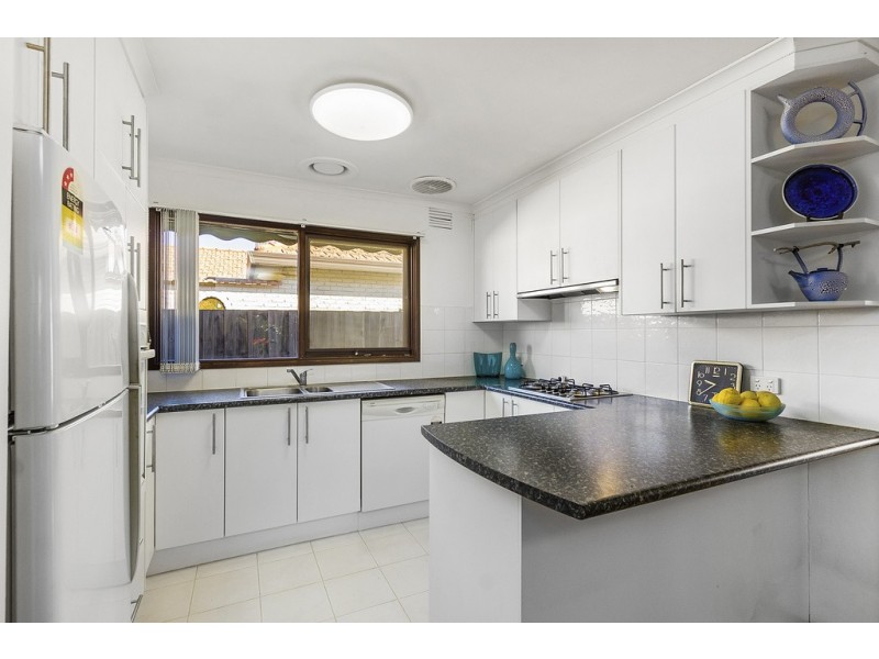 6 Cloverdale Close, Burwood East VIC 3151