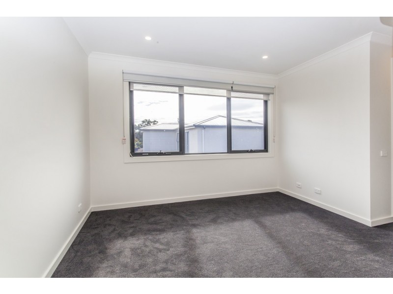 2/18 Faulkner Street, Blackburn South VIC 3130