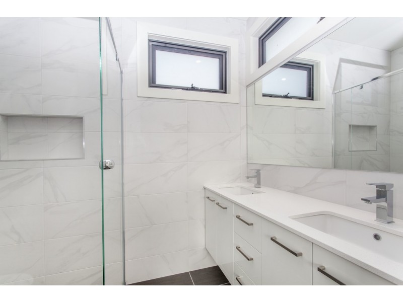 2/18 Faulkner Street, Blackburn South VIC 3130