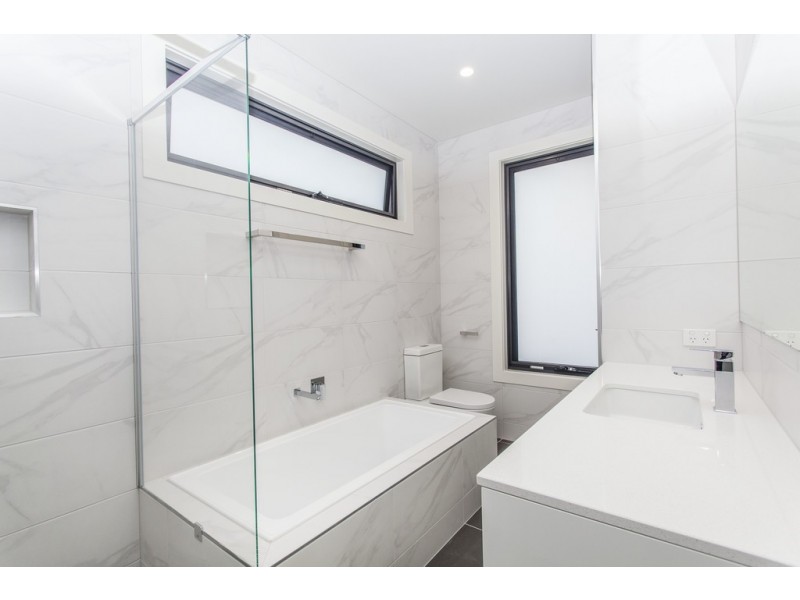 2/18 Faulkner Street, Blackburn South VIC 3130