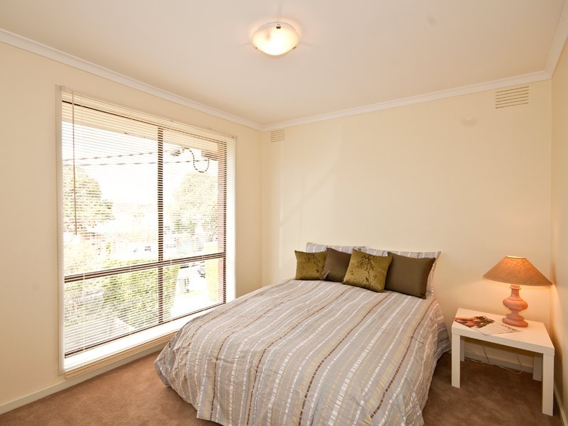 1/2  Birdwood St, Box Hill South VIC 3128